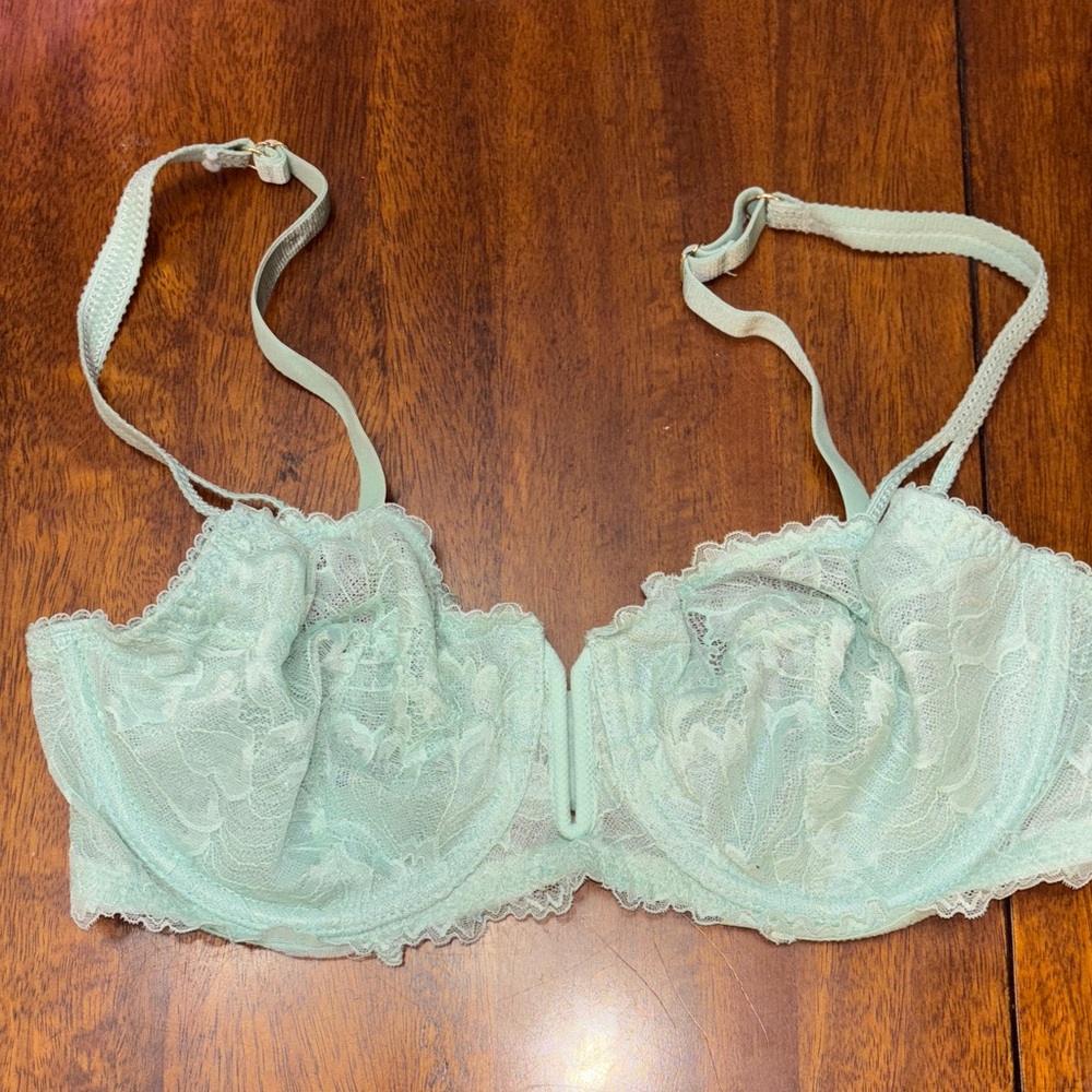 Auden Lace Underwire Bra in Light Green NWOT
